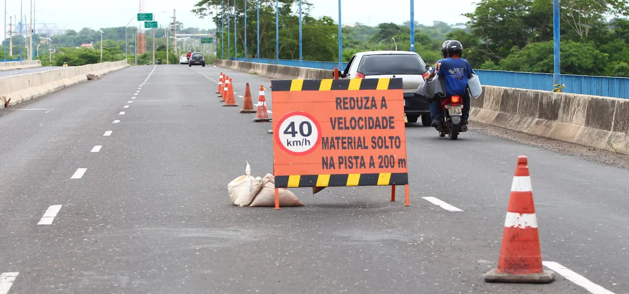 Duas pistas interditadas na Ponte Wall Ferraz