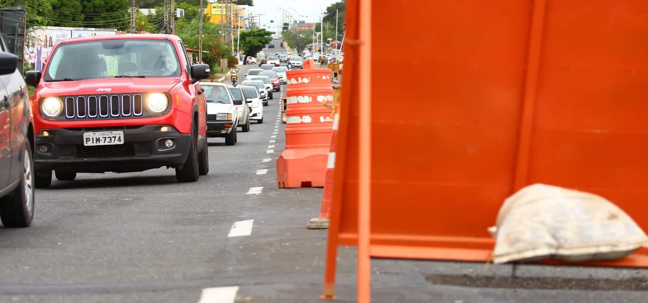 Fluxo em apenas uma pista na Ponte Wall Ferraz nos sentido centro-bairro