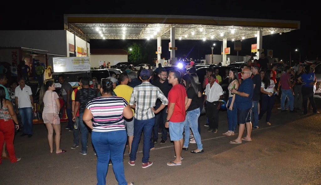 Padre Walmir é recepcionado na entrada da Avenida Severo Eulálio