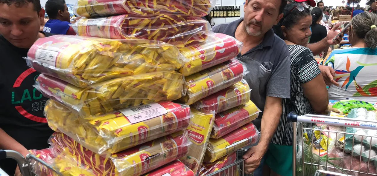 Consumidor no supermercado