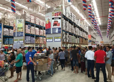 Consumidores no supermercado