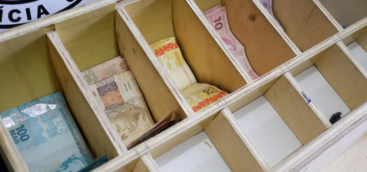 Caixa era utilizado para organizar dinheiro da venda da droga