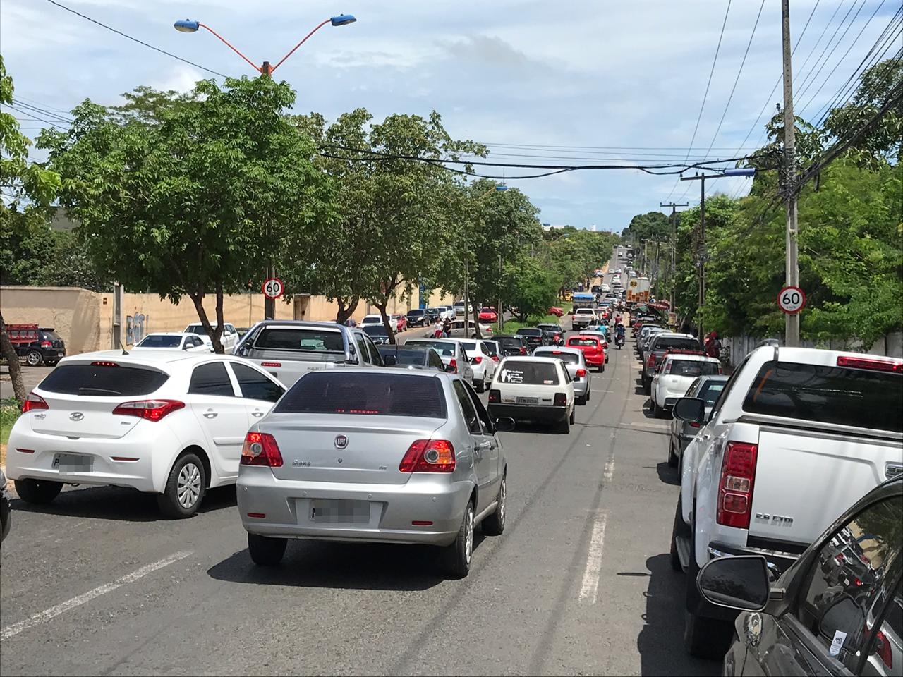 Trânsito no dia da inauguração do Mix Atacarejo
