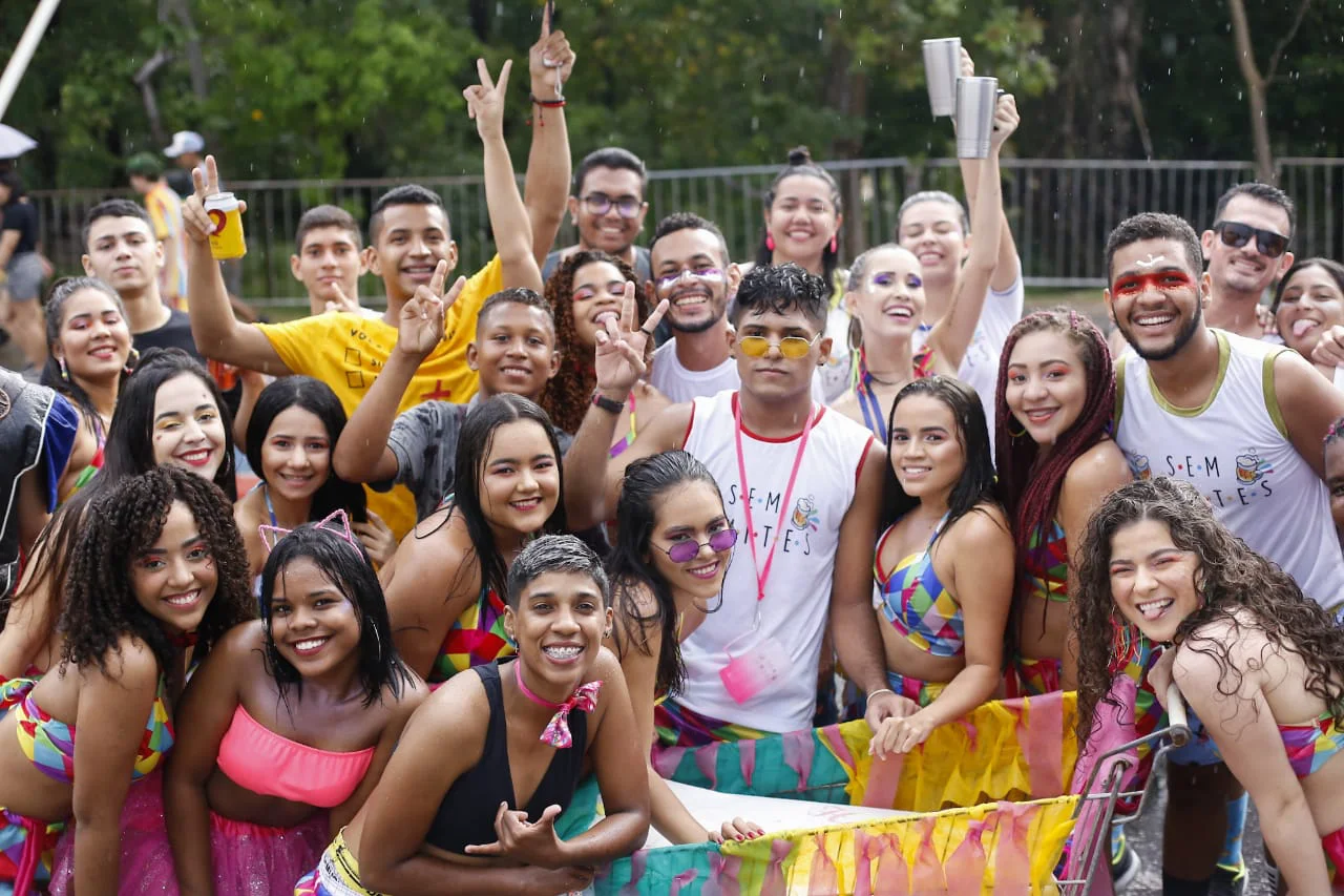 Homem de ferro' tem fantasia de papel custando R$ 150 no Corso de Teresina, Carnaval 2020 no Piauí