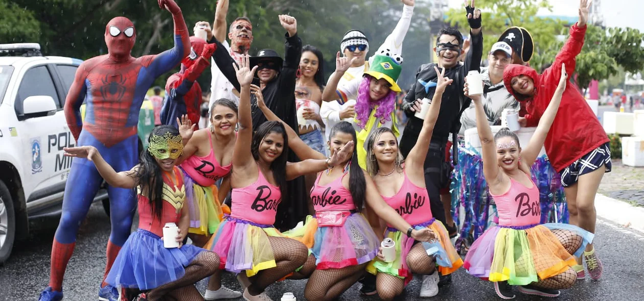 Grupo de amigos fantasiados no Corso de Teresina 2020