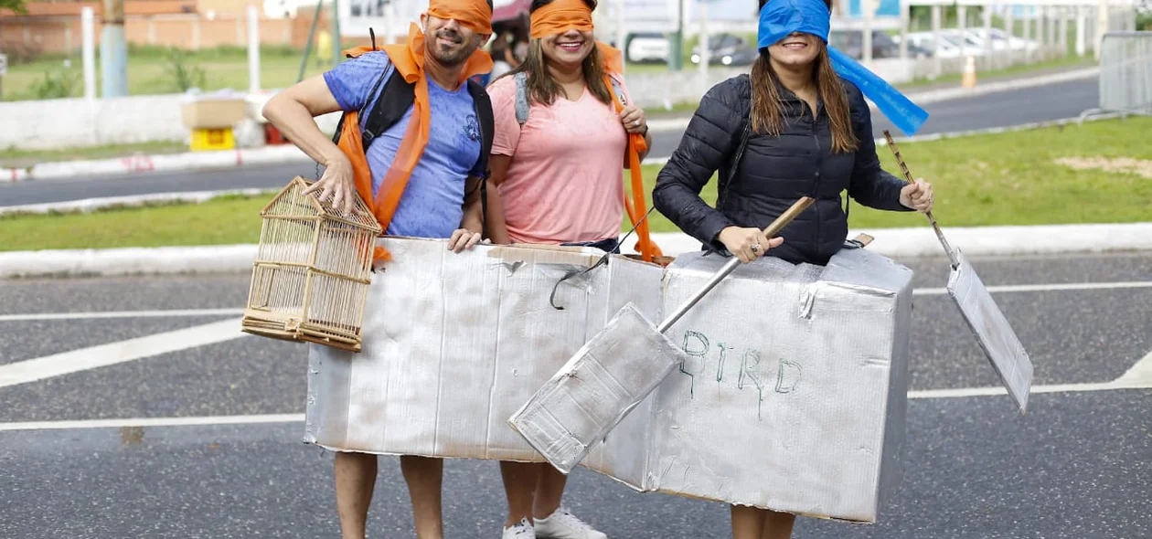 Trio fantasiado no Corso de Teresina 2020