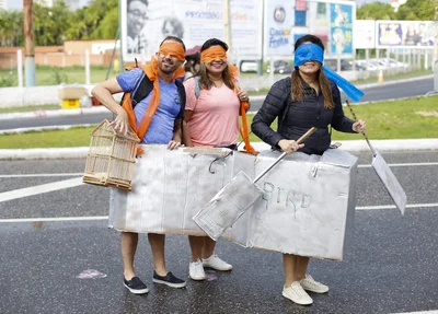 Trio fantasiado no Corso de Teresina 2020
