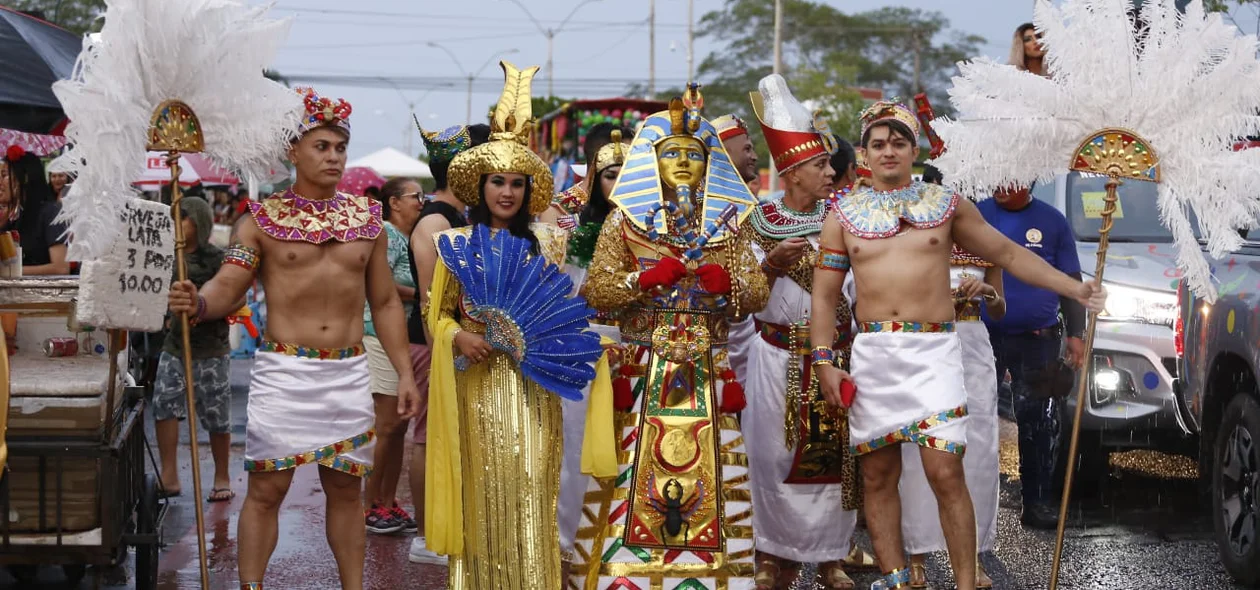 Amigos fantasiados no Corso de Teresina 2020