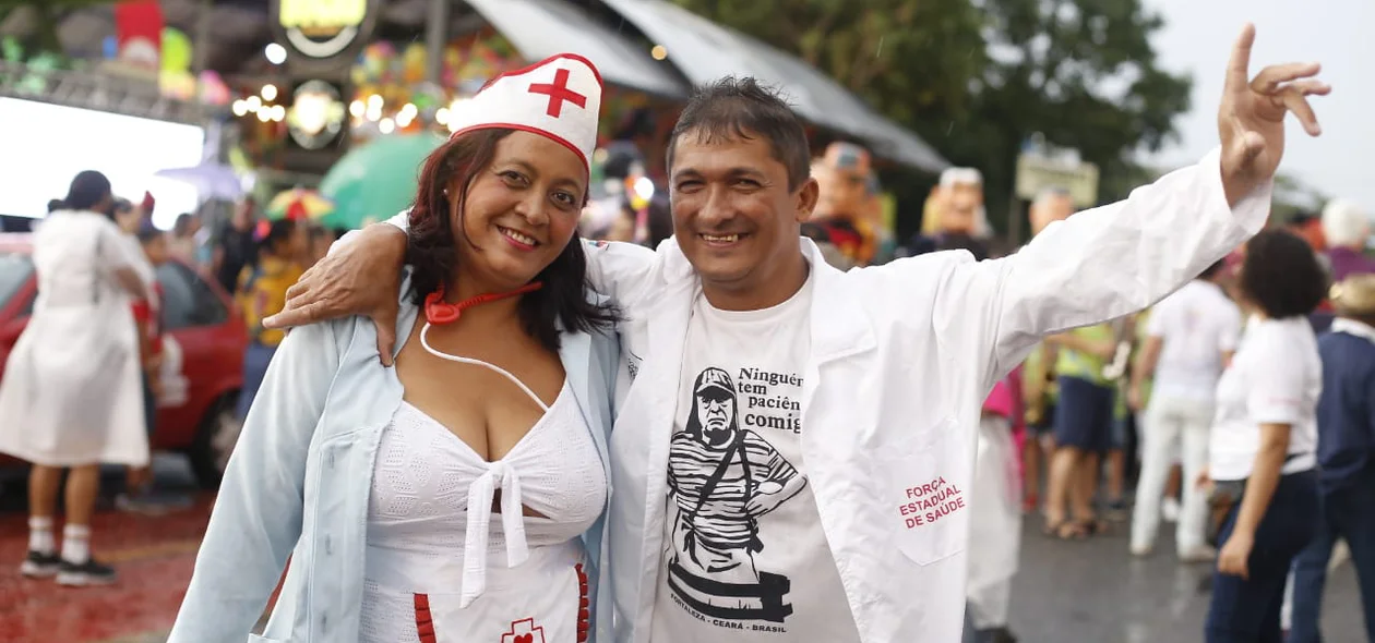 Casal fantasiado de enfermeiro Corso de Teresina 2020
