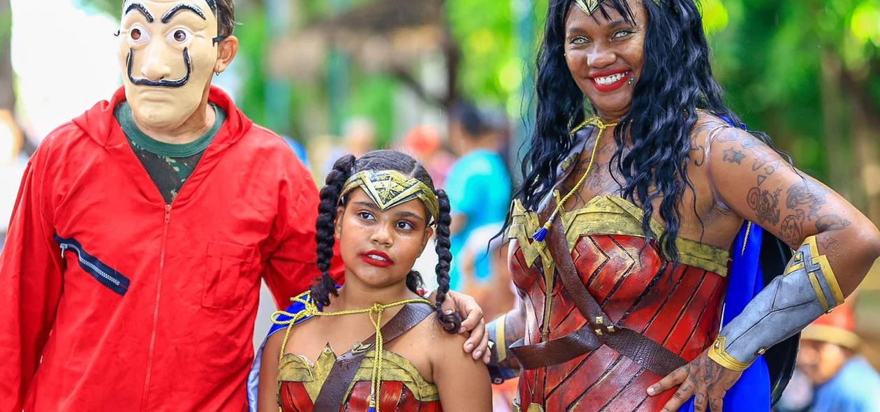 Família aproveitou a festa e se fantasiou na folia
