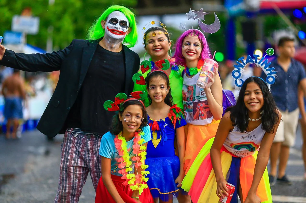 Homem de ferro' tem fantasia de papel custando R$ 150 no Corso de Teresina, Carnaval 2020 no Piauí