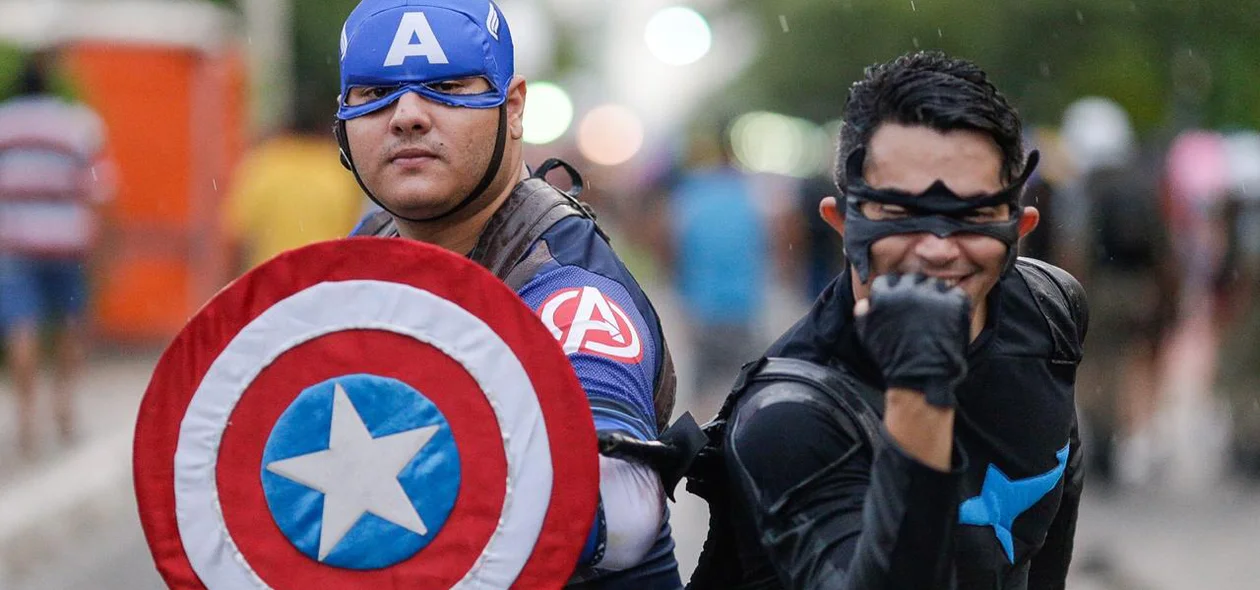 Dupla de heróis no Corso de Teresina 2020