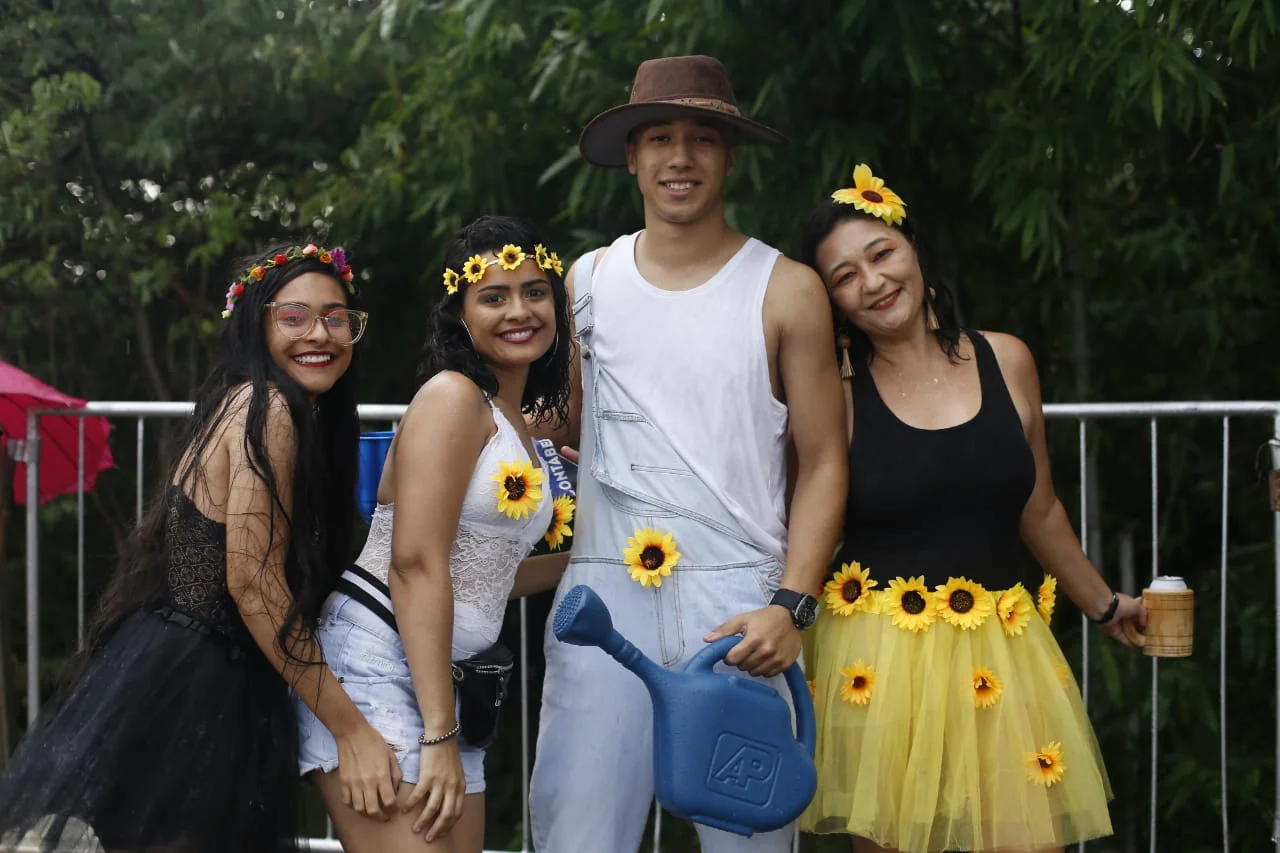 Homem de ferro' tem fantasia de papel custando R$ 150 no Corso de Teresina, Carnaval 2020 no Piauí