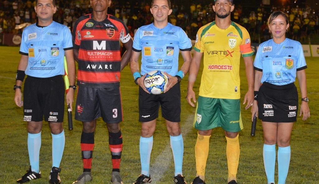 Arbitragem com os capitães das equipes