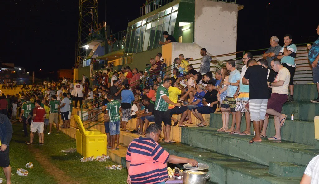 Mesmo com a chuva torcida compareceu em bom número