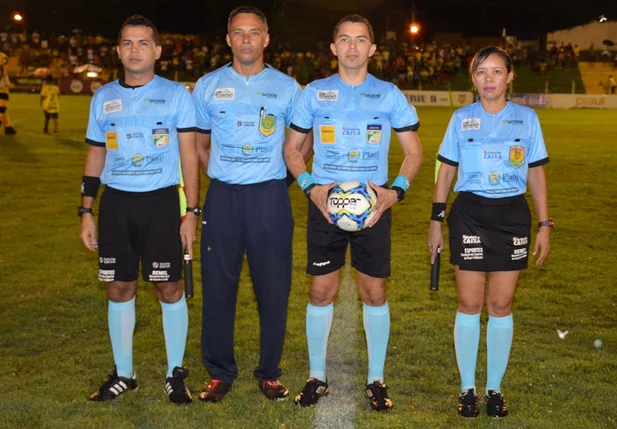 Arbitragem do jogo entre Picos e Flamengo