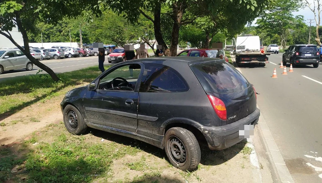 Carro envolvido no acidente na Avenida João XXIII