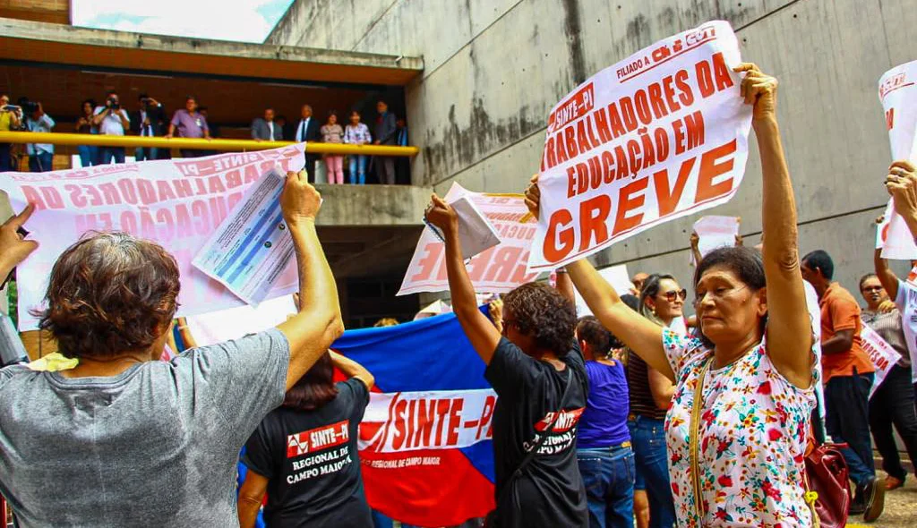 Manifestação de professores na Alepi
