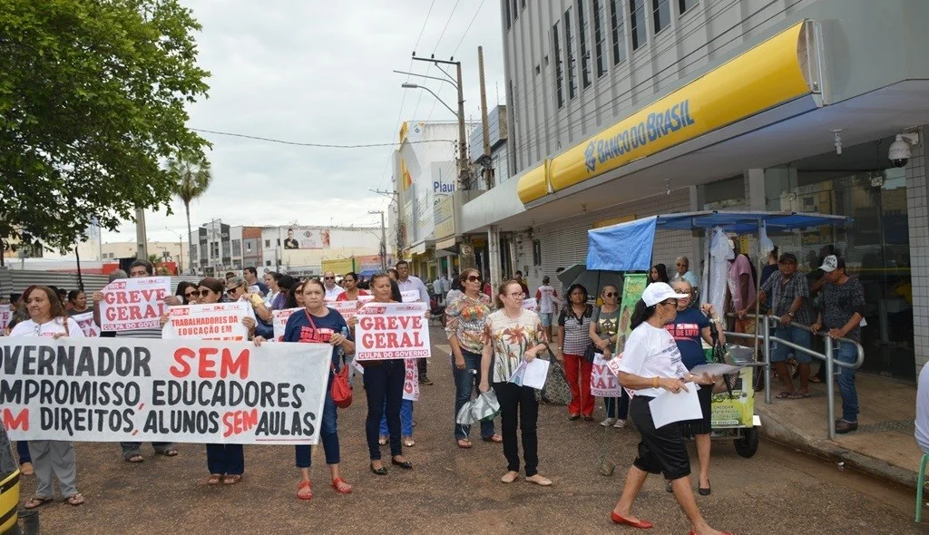 Manifestantes fazem paralisação no centro da cidade