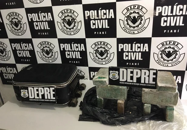 Material apreendido no interior do veículo