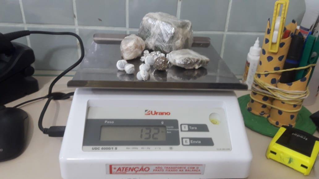 Drogas encontradas com o suspeito