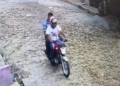 Bandidos roubam carro durante assalto