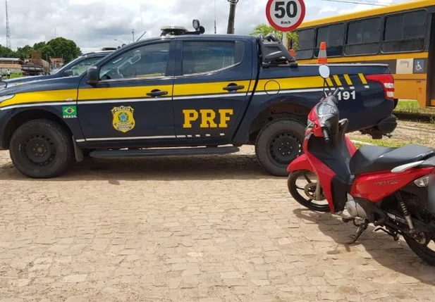 Motocicleta apreendida pela PRF