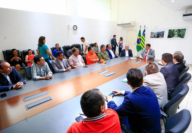 Governador Wellington Dias assina decreto