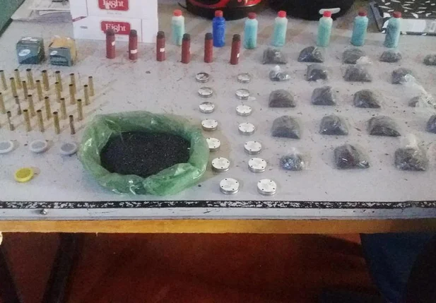 Material encontrado com o suspeito