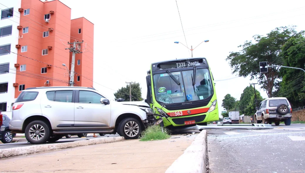 Passageiros do ônibus não se feriram