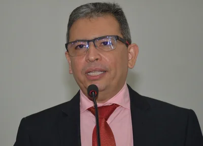 Procurador Carlos Henrique agradece a honraria