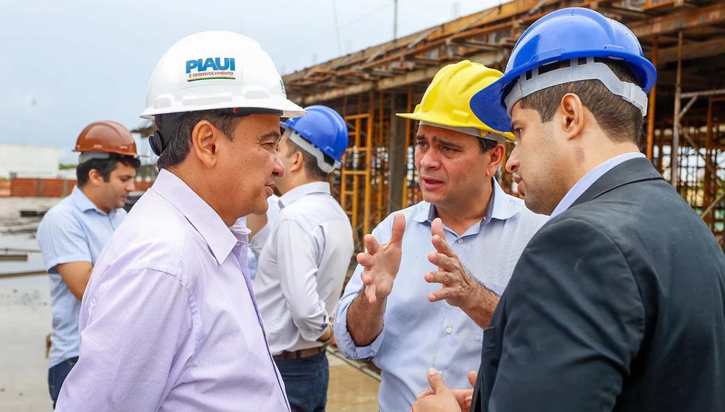 Wellington Dias conversa sobre obra da nova maternidade de Teresina