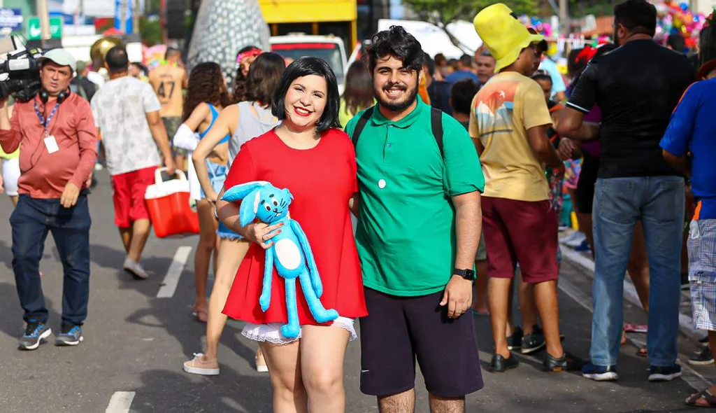Casal vestido de Mônica e Cebolinha no Capote da Madrugada 2020