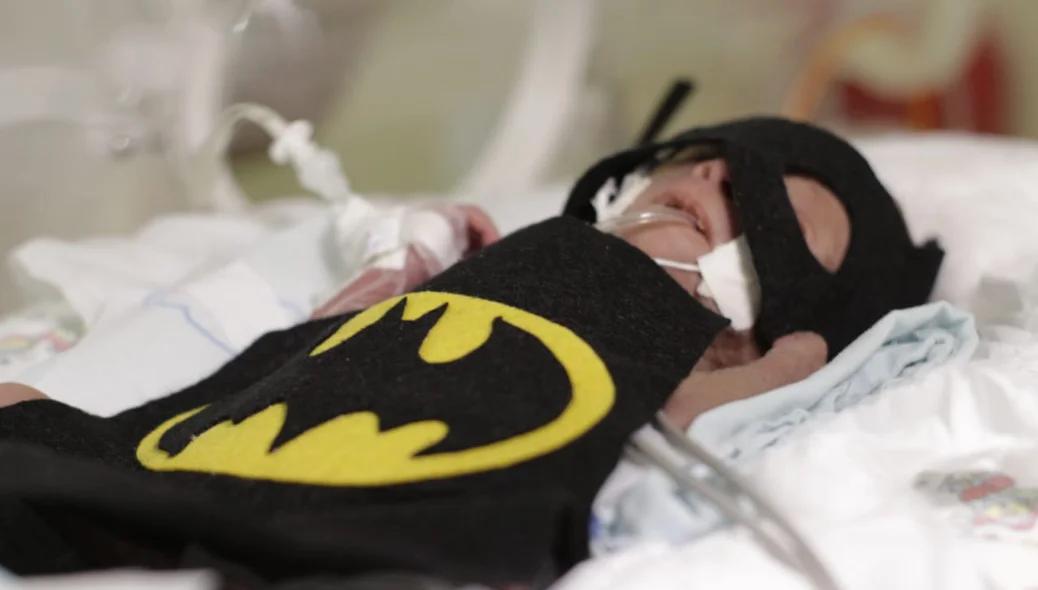 Recém-nascido fantasiado de Batman