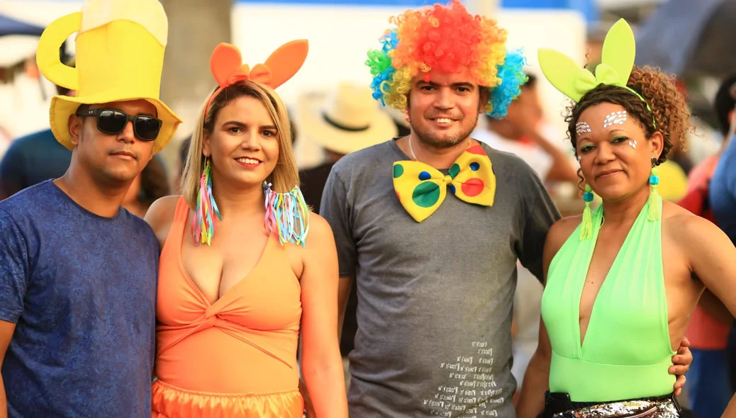 Amigos no pinto da morada 