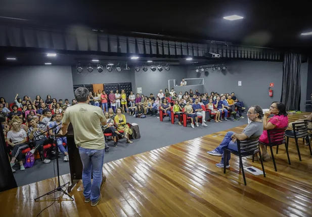 Escola de Dança empossa 80 novos professores em Teresina