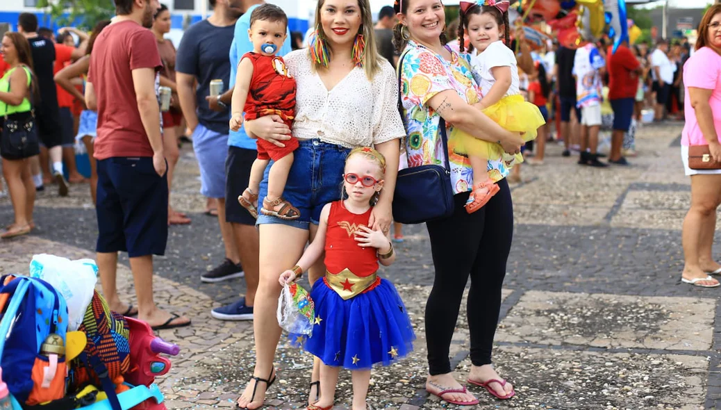 Janete Caminha na companhia da família