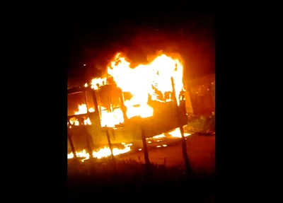 Ônibus pegou fogo na Santa Maria da Codipi