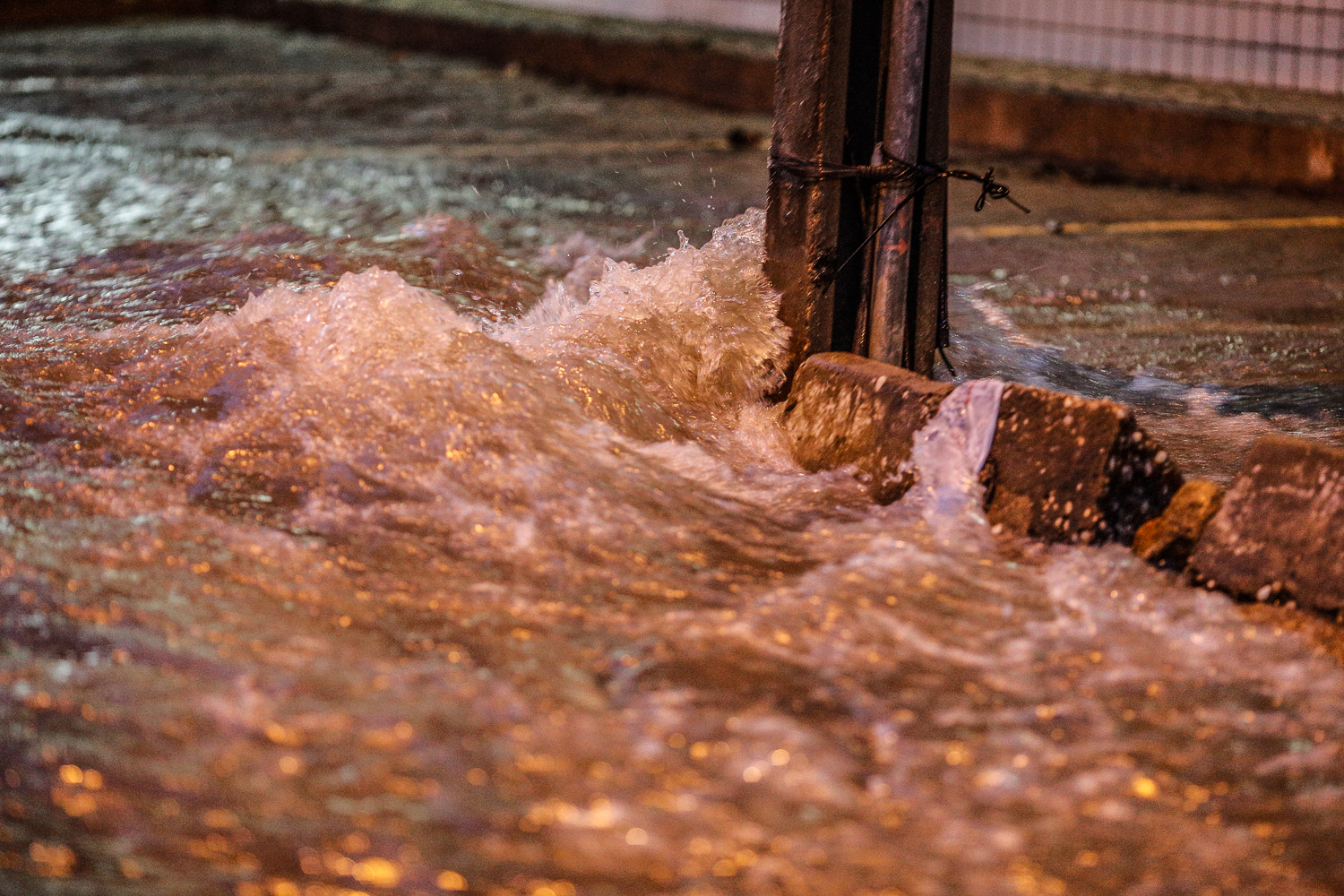 Chuva deixa Teresina alagada 