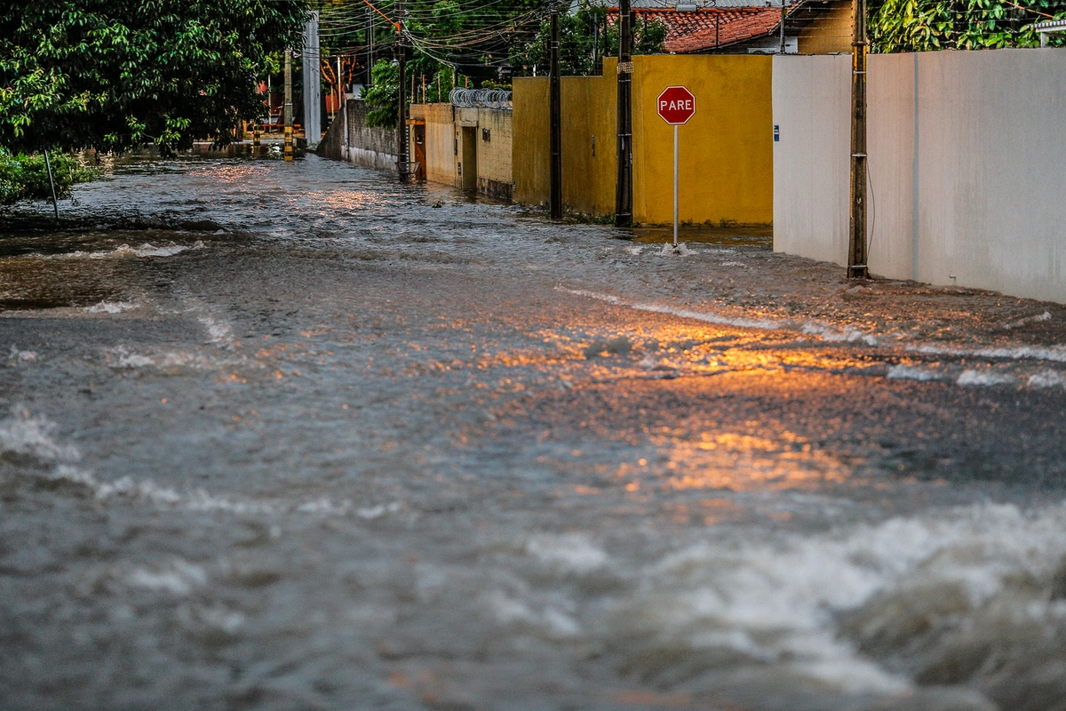Zona leste toda alagada 