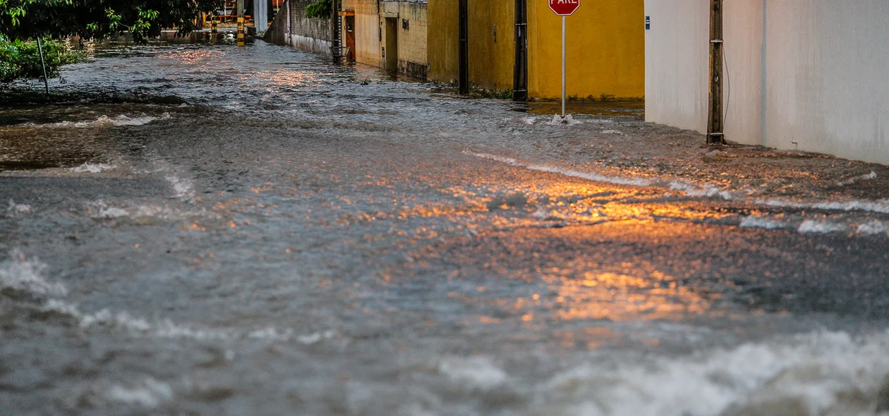 Zona leste toda alagada 
