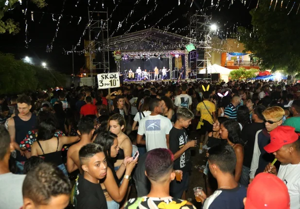 Bloco das Virgens e Luketta encerram Carnaval de Altos no Piauí 