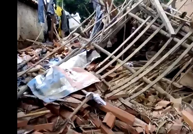 Casa que desabou na zona sudeste de Teresina