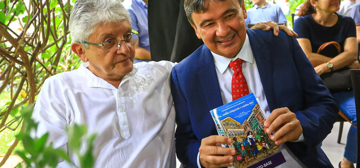 Padre Tony Batista ao lado de Wellington Dias
