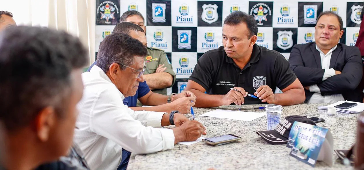 Reunião aconteceu pela manhã 