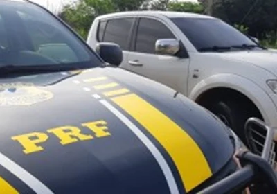 Carro recuperado pela PRF