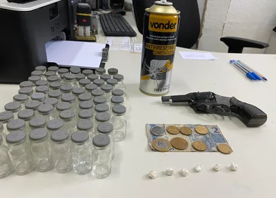 Objetos encontrados com o acusado