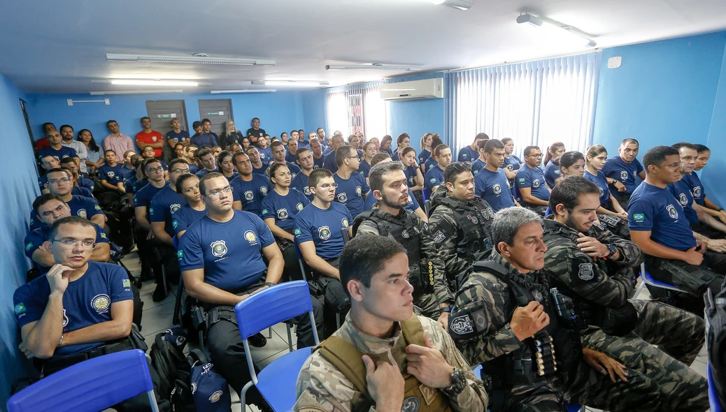 Alunos e instrutor do CORE da Polícia Civil do Piauí