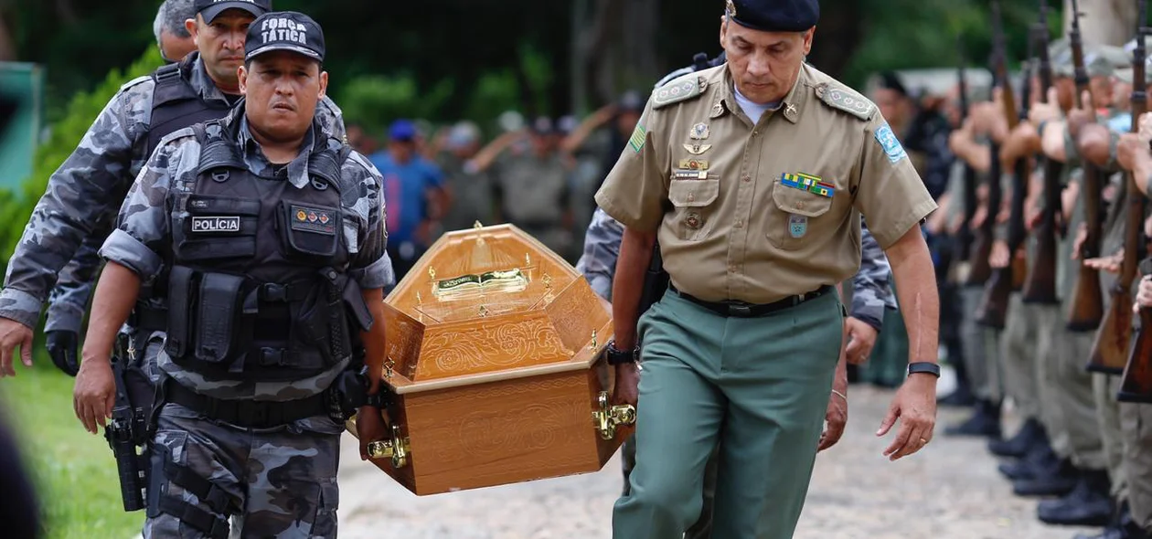 Amigos de farda se despedem do cabo Oliveira