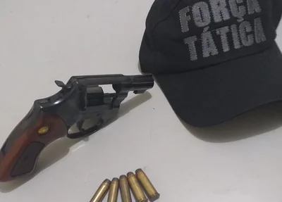 Arma e munições apreendidas pela PM